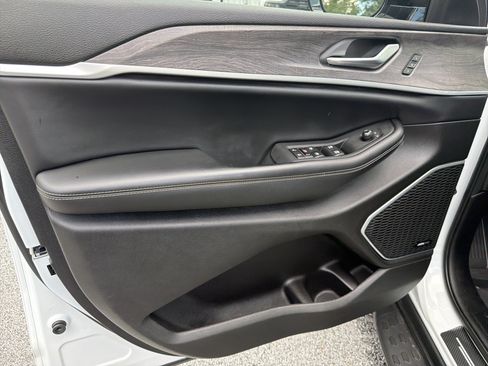 Used 2022 Jeep Grand Cherokee Limited RWD image 12