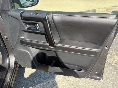 Used 2015 Toyota 4Runner Trail Premium AWD/4WD image 43