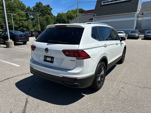 Certified 2023 Volkswagen Tiguan SE w/ Panoramic Sunroof Package AWD/4WD image 9