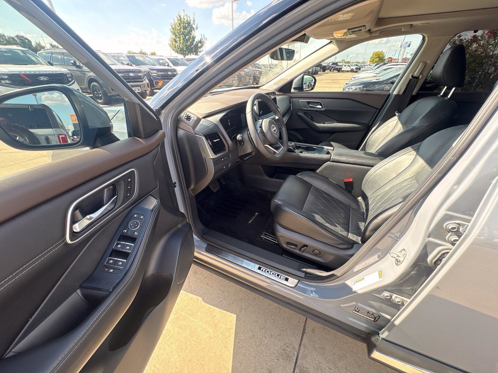 Used 2022 Nissan Rogue Platinum w/ Head-Up Display Package FWD image 16