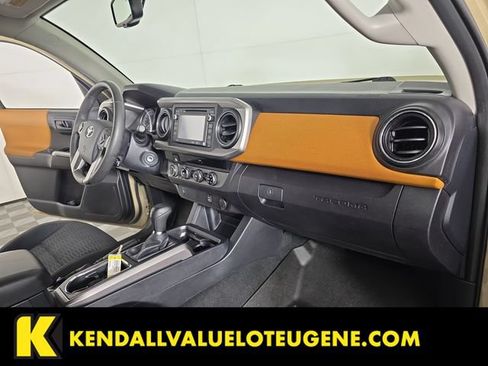 Used 2017 Toyota Tacoma SR5 w/ Tow Package AWD/4WD image 27