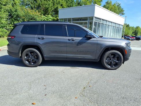 Used 2022 Jeep Grand Cherokee L Limited w/ Black Appearance Package AWD/4WD image 8