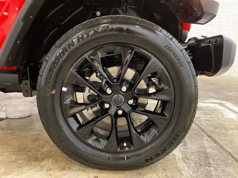Used 2025 Jeep Wrangler Unlimited Sahara w/ Safety Group AWD/4WD image 32