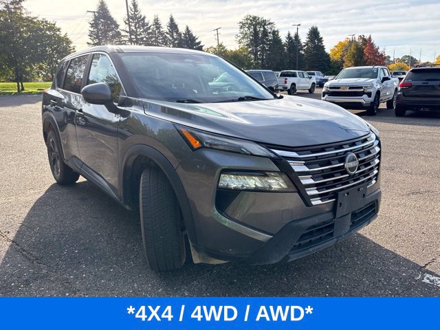 Used 2024 Nissan Rogue SV AWD/4WD image 2