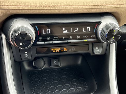 Used 2022 Toyota RAV4 XLE image 24