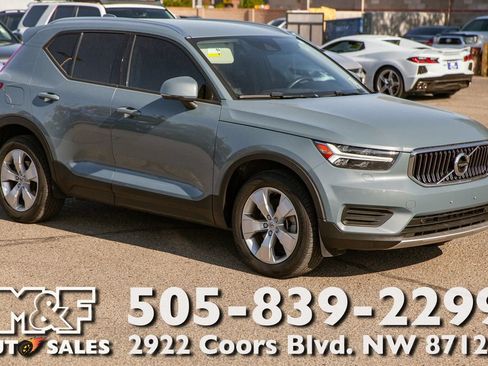 Used 2022 Volvo XC40 T5 Momentum AWD/4WD image 1