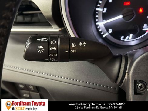 Used 2023 Toyota Highlander XLE AWD/4WD image 24
