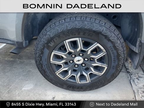 Used 2023 Chevrolet Colorado Z71 w/ Z71 Convenience Package 2 image 9