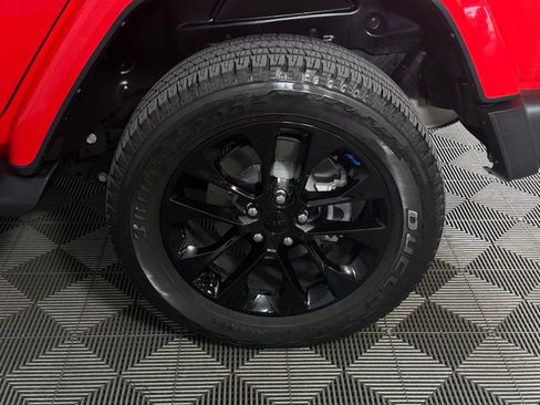 Used 2023 Jeep Wrangler Unlimited Sahara AWD/4WD image 13