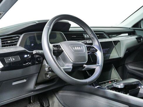 Used 2023 Audi e-tron Premium Plus w/ Premium Plus Package AWD/4WD image 4