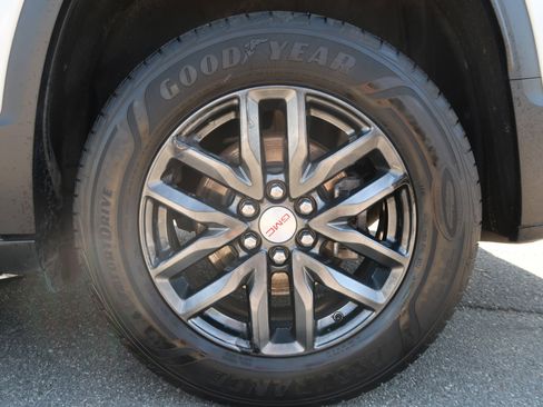 Used 2018 GMC Acadia SLT AWD/4WD image 13