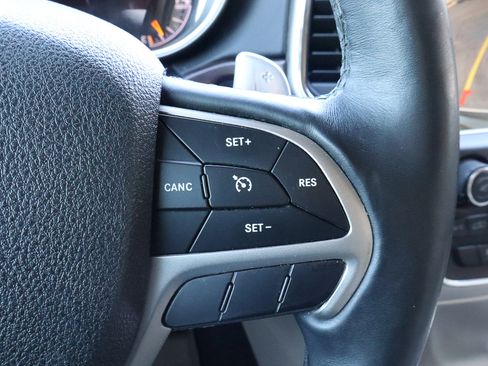 Used 2017 Jeep Grand Cherokee Limited image 34