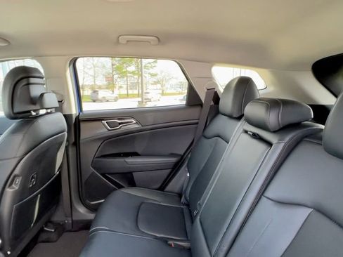 Used 2023 Kia Sportage EX image 35