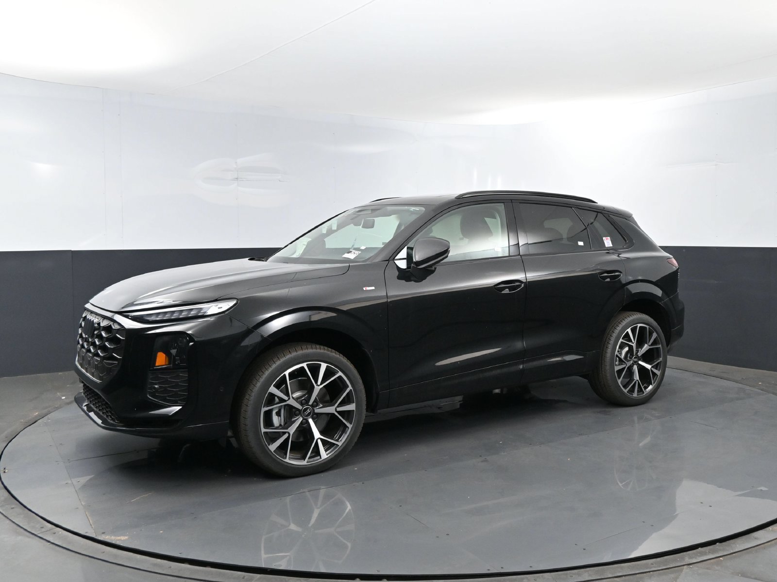 New 2026 Audi Q3 quattro 2.0T AWD/4WD image 1