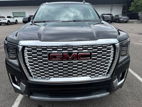 Used 2021 GMC Yukon Denali w/ Denali Premium Package AWD/4WD image 3