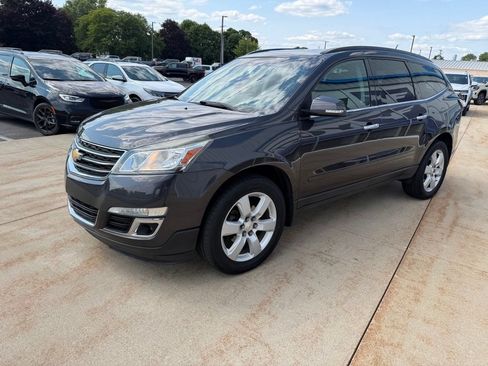 Used 2016 Chevrolet Traverse LT w/ Style and Technology Package FWD image 7
