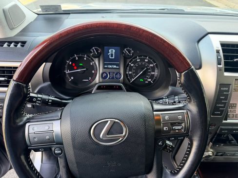 Used 2017 Lexus GX 460 Luxury AWD/4WD image 23