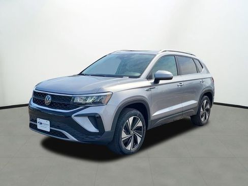 New 2024 Volkswagen Taos SE image 1