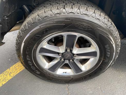Used 2018 Jeep Wrangler Unlimited Sahara AWD/4WD image 45