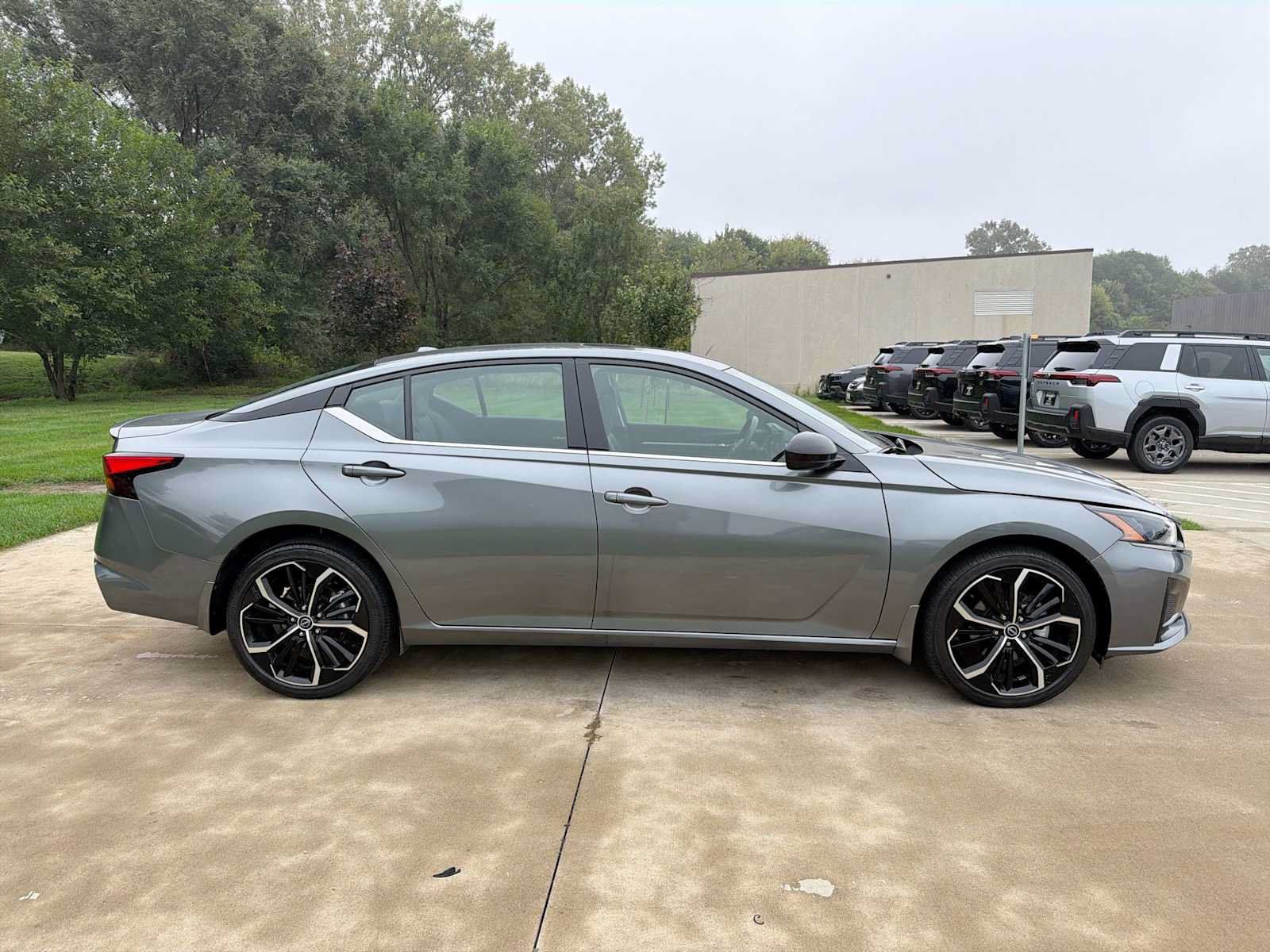 Used 2023 Nissan Altima 2.5 SR w/ SR Premium Package AWD/4WD image 7