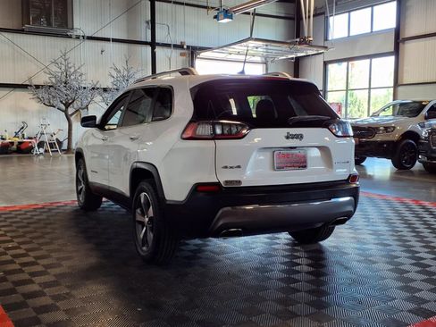 Used 2019 Jeep Cherokee Limited w/ Luxury Group AWD/4WD image 4