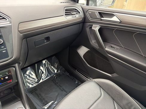 Used 2022 Volkswagen Tiguan SEL R-Line AWD/4WD image 35