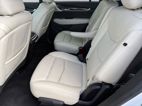 Used 2024 Cadillac XT6 Sport w/ Technology Package image 17