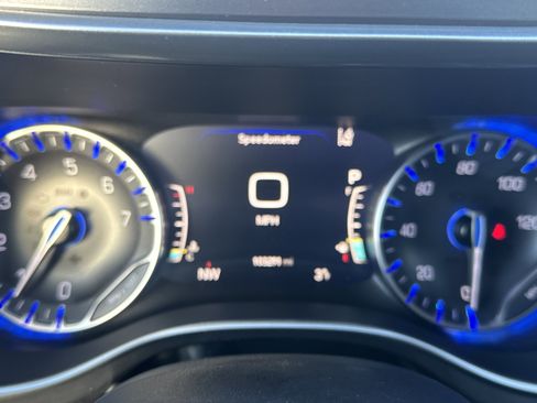 Used 2022 Chrysler Pacifica Touring-L image 24