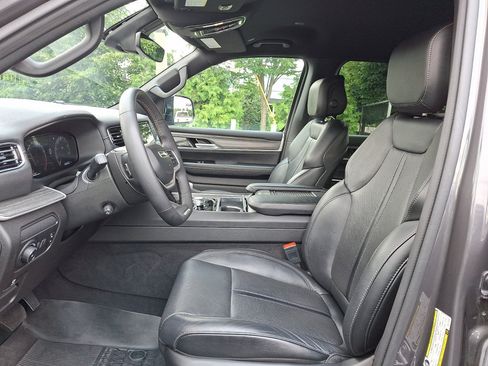 Used 2024 Jeep Wagoneer Series II AWD/4WD image 24