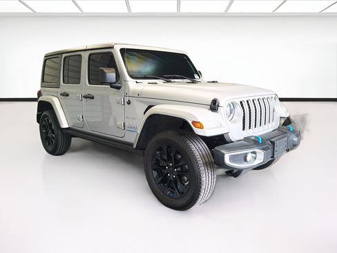Used 2023 Jeep Wrangler Unlimited Sahara AWD/4WD image 3