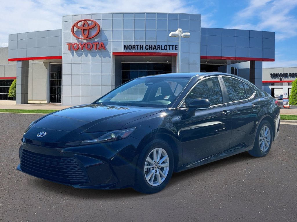 Used 2025 Toyota Camry LE w/ Convenience Package FWD image 5