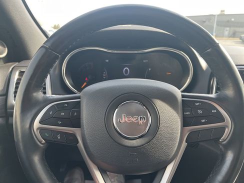 Used 2021 Jeep Grand Cherokee Laredo X image 16