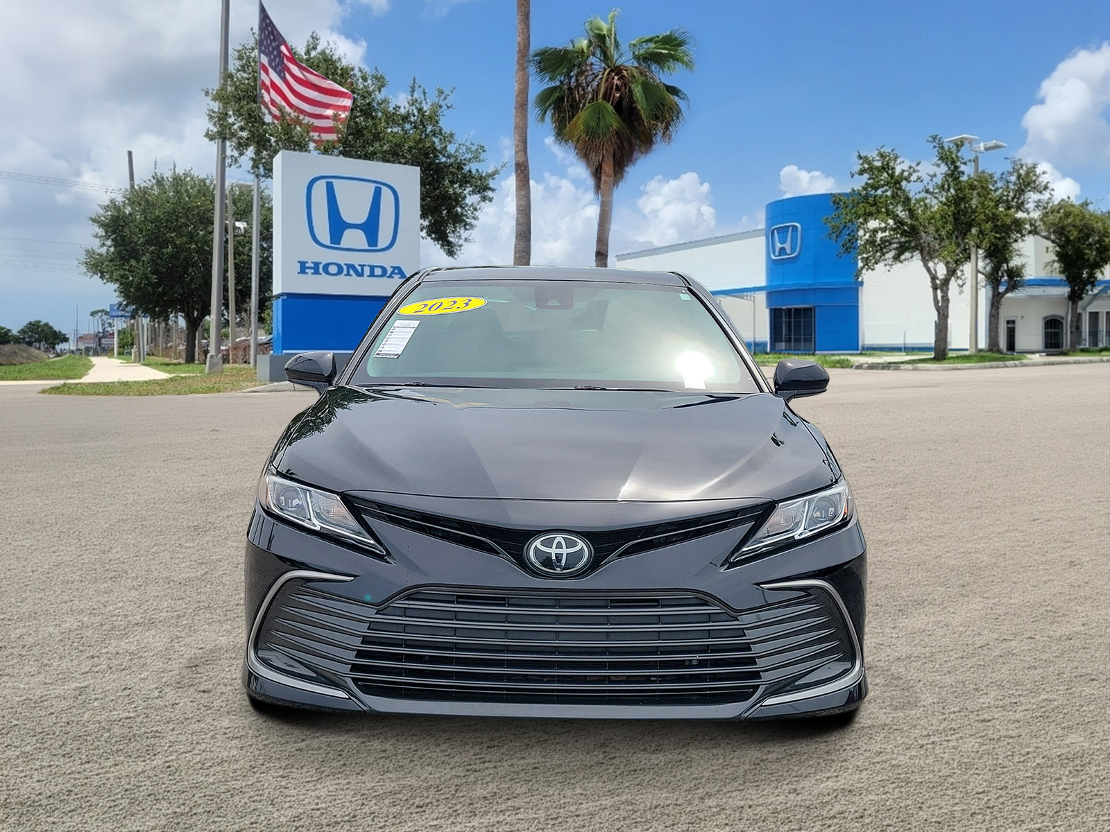 Used 2023 Toyota Camry LE FWD image 2