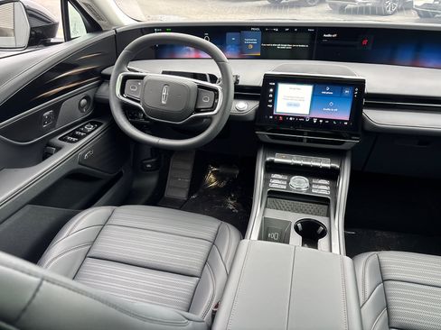 New 2026 Lincoln Nautilus Reserve w/ Jet Appearance Package image 32