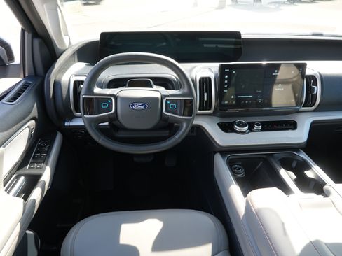Used 2025 Ford Expedition Active AWD/4WD image 22