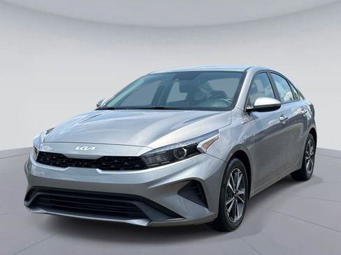 Used 2023 Kia Forte LXS FWD image 7