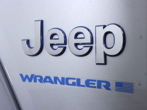 Used 2023 Jeep Wrangler Unlimited Sahara AWD/4WD image 39