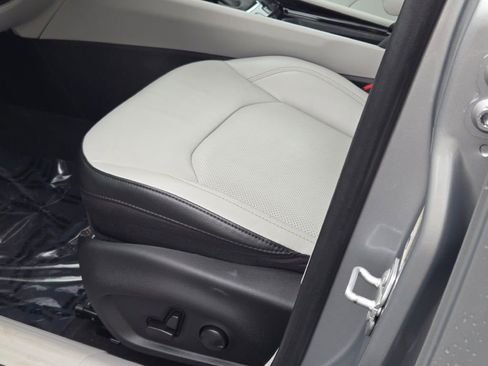 Used 2022 Jeep Compass Limited w/ Sun and Sound Group image 23