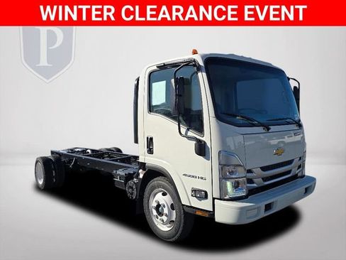 New 2025 Chevrolet Low Cab Forward image 2