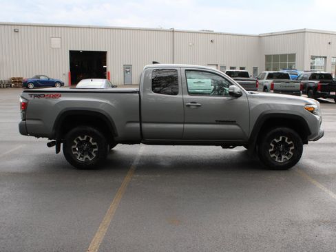 Used 2021 Toyota Tacoma TRD Off-Road w/ TRD Premium Off Road Package AWD/4WD image 4