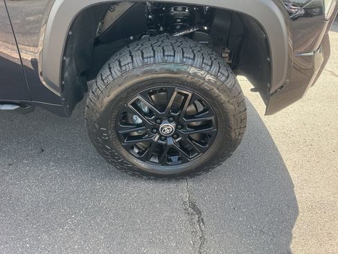 Used 2025 Toyota Tundra Limited image 11