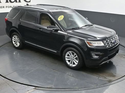 Used 2017 Ford Explorer XLT FWD image 47