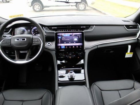 New 2025 Jeep Grand Cherokee L Limited w/ Luxury Tech Group II image 11