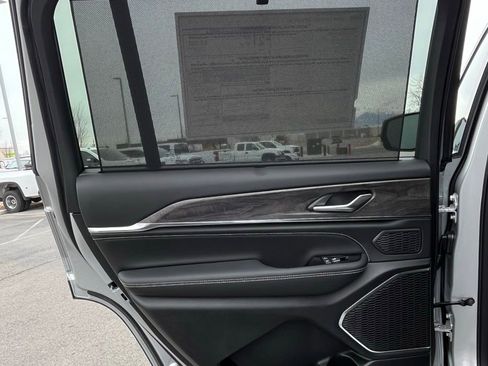 New 2025 Jeep Grand Cherokee L Overland w/ Luxury Tech Group IV image 25