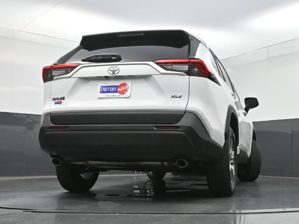 Used 2022 Toyota RAV4 XLE w/ Convenience Package FWD image 29