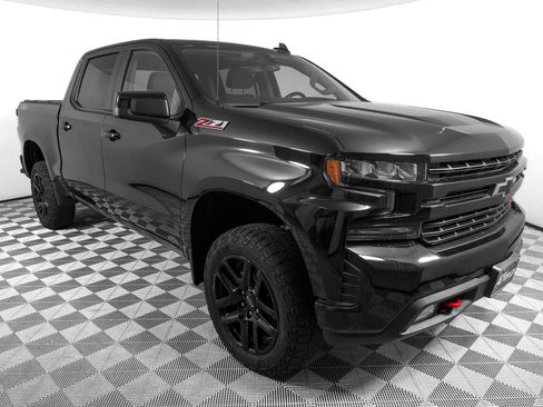 Used 2022 Chevrolet Silverado 1500 LT Trail Boss w/ LPO, Dark Essentials Package AWD/4WD image 2