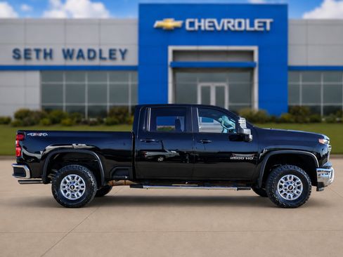 Used 2025 Chevrolet Silverado 2500 LT w/ Convenience Package AWD/4WD image 8