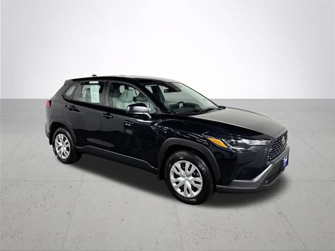 Used 2025 Toyota Corolla Cross L AWD/4WD image 4