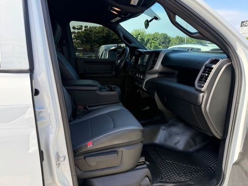 Used 2024 RAM 2500 Tradesman w/ Chrome Appearance Group AWD/4WD image 18