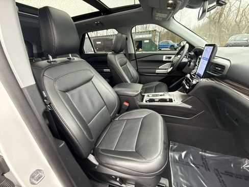 Used 2024 Ford Explorer Limited w/ Limited Technology Package image 25